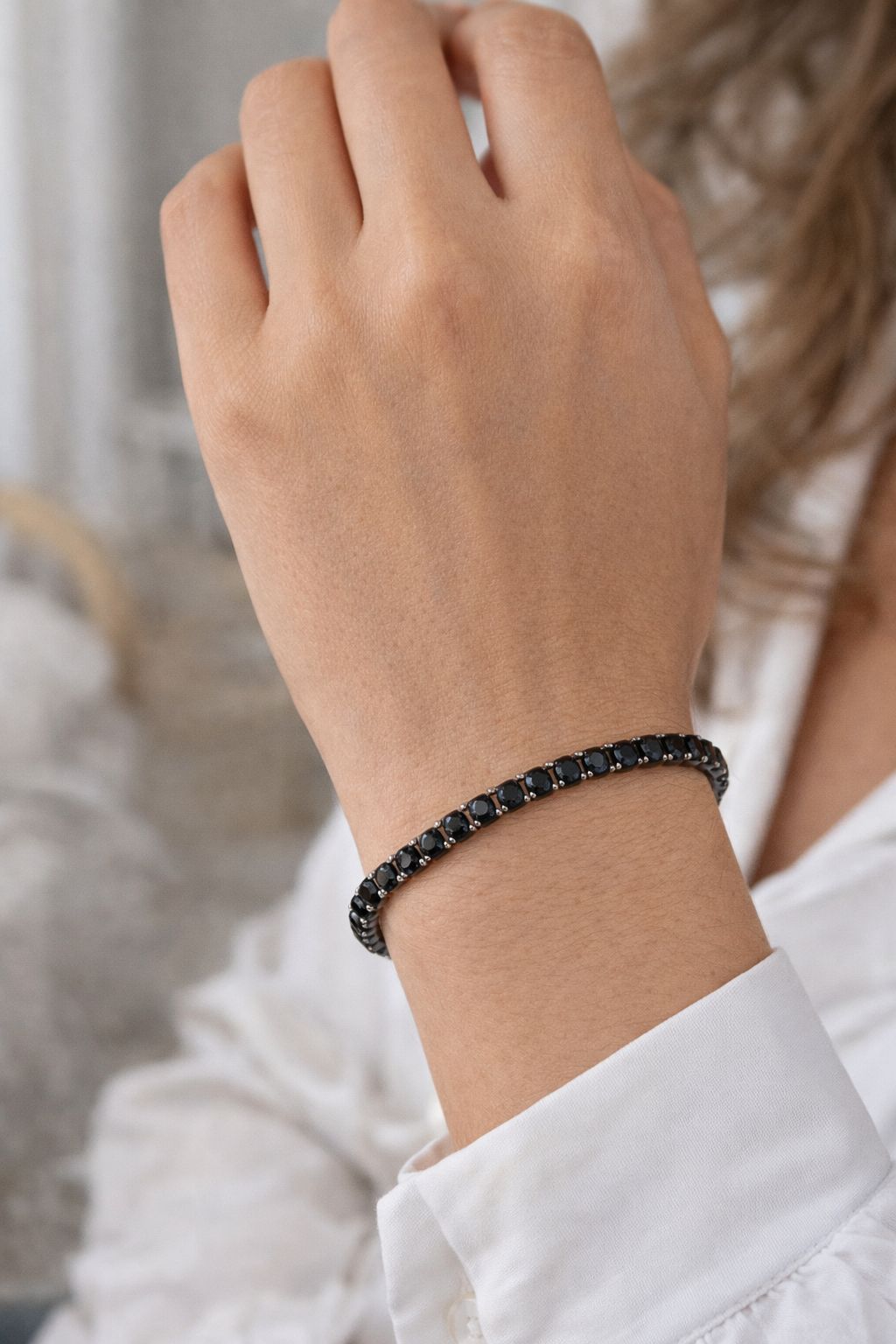 צמיד טניס משובץ זירקונים שחורים