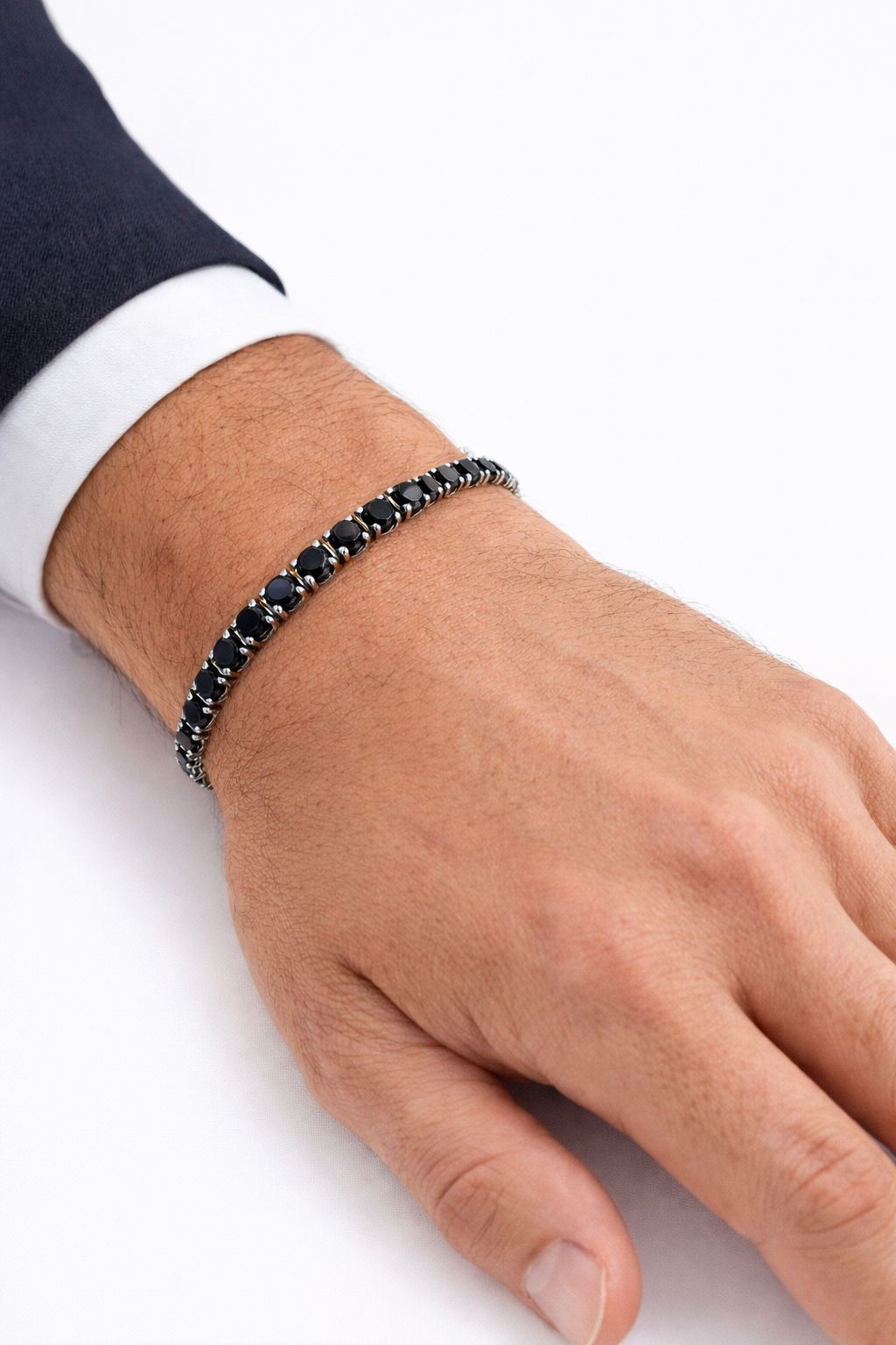 צמיד טניס בשיבוץ זירקונים שחורים